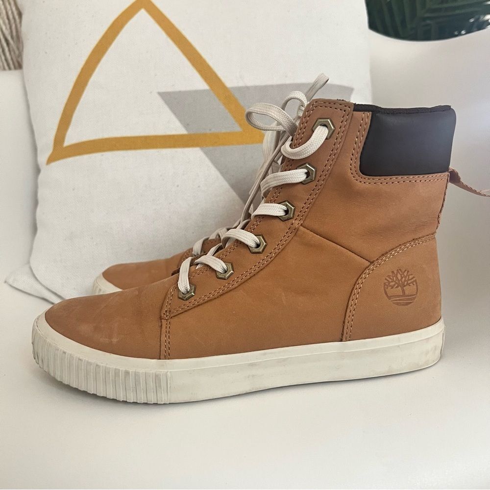 Timberland Skyla Bay Logo Round Toe Lace Up Boots US 7 EU 38 EUC - Picture 2 of 9